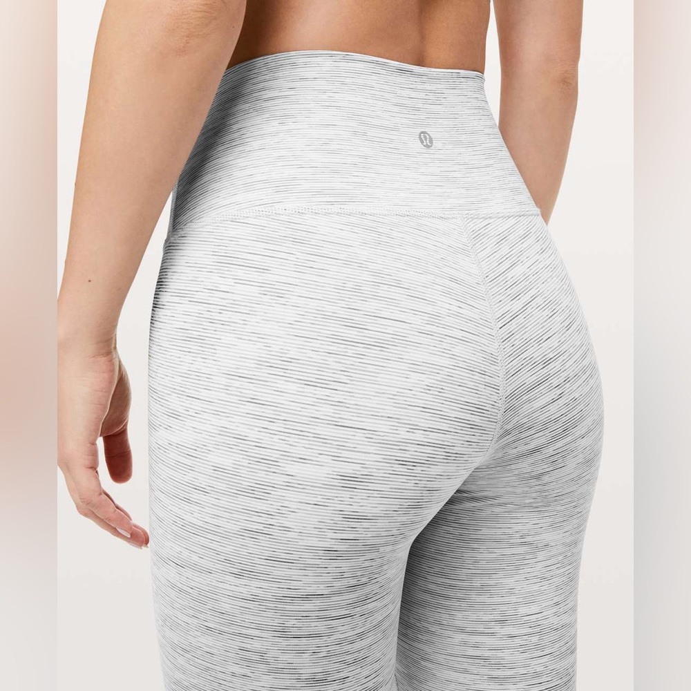 Lululemon Wunder Under High-Rise 7/8 Tight *Luxtreme 25" ~ Size 8 - Picture 2 of 10